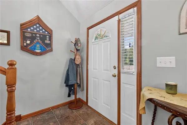 101 SW Drew LN, Lee's Summit, MO 64081