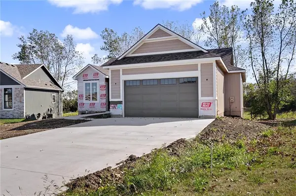 1146 Bluestem CIR, Baldwin City, KS 66006