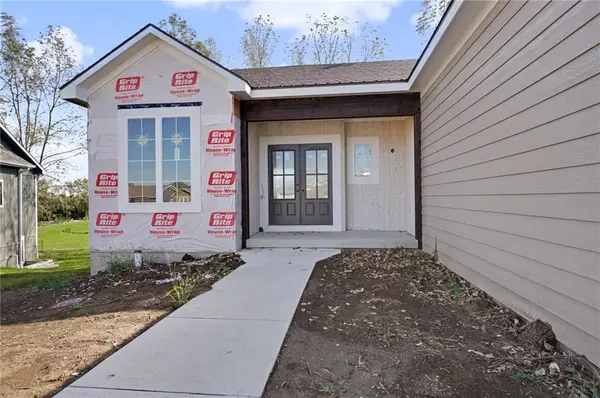 1146 Bluestem CIR, Baldwin City, KS 66006
