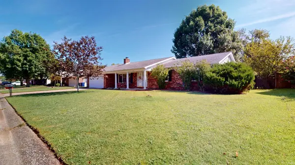 4122 Secretariat DR, Newburgh, IN 47630