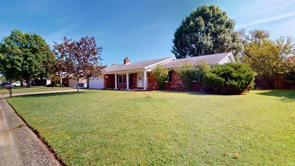 4122 Secretariat DR, Newburgh, IN 47630