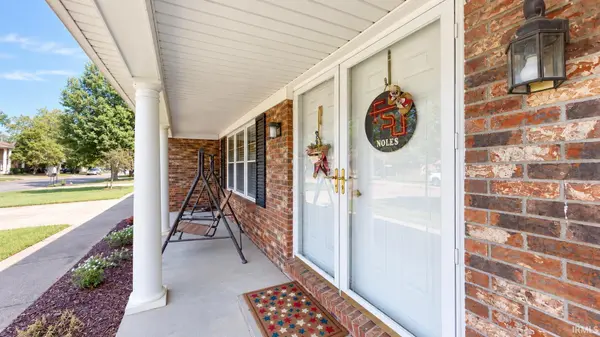 4122 Secretariat DR, Newburgh, IN 47630
