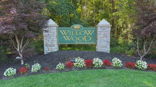 31 willow wood DR, East Setauket, NY 11733