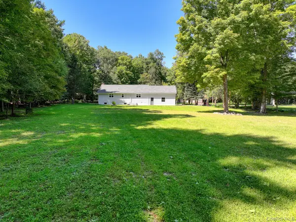 34 Van Buskirk RD, Saugerties, NY 12477