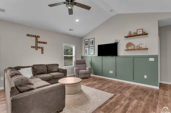 216 Meadowbrook LN, Wellsville, KS 66092
