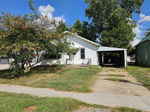 617 Park ST, Hillsboro, IL 62049