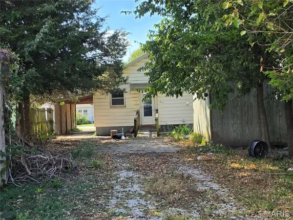 617 Park ST, Hillsboro, IL 62049