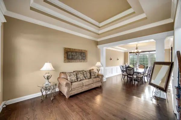 4551 Sassafras LN, Naperville, IL 60564