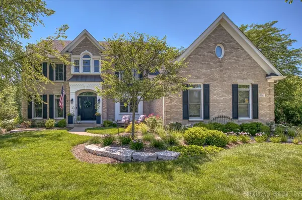 3201 Greenwood LN, St. Charles, IL 60175