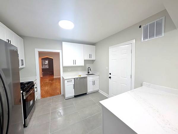 5801 N Richmond ST #1E, Chicago, IL 60659