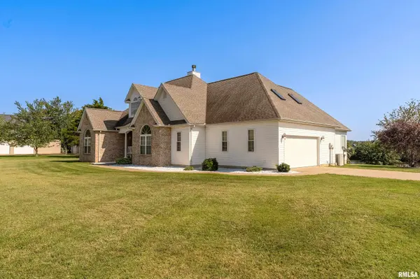 1504 SYCAMORE RD, Carterville, IL 62918