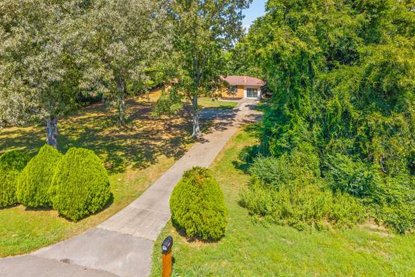 3651 Oakwood Rd, Woodlawn, TN 37191