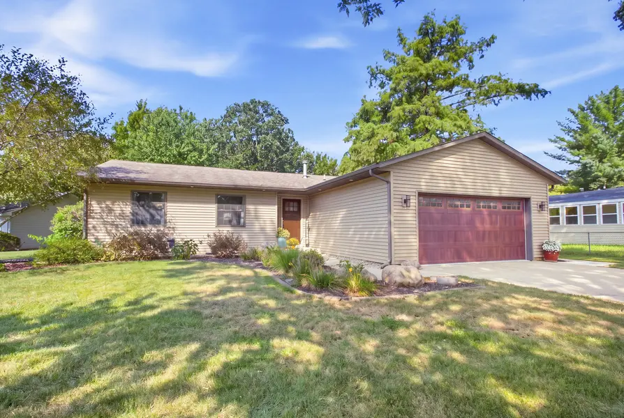 1103 Center ST, Mahomet, IL 61853