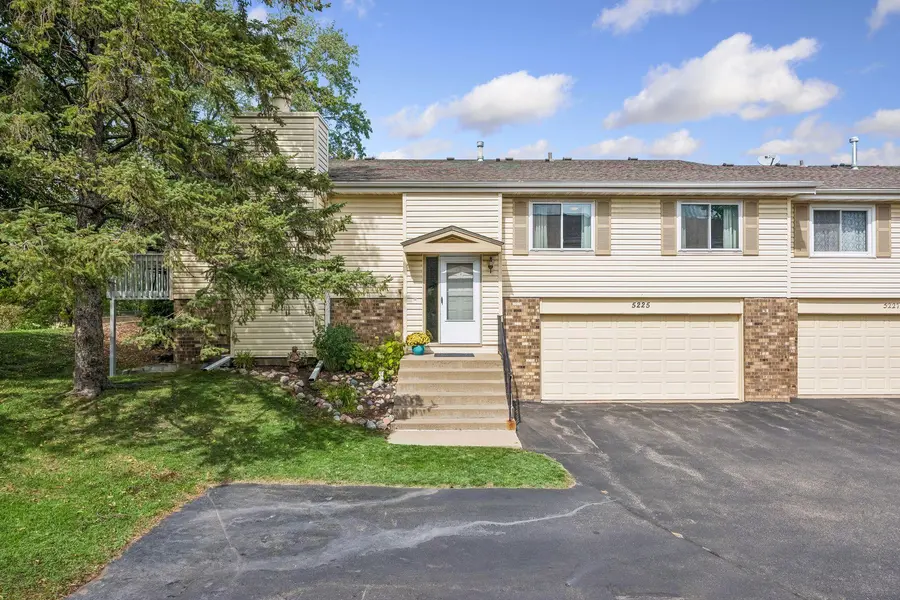 5225 Beachside DR, Minnetonka, MN 55343