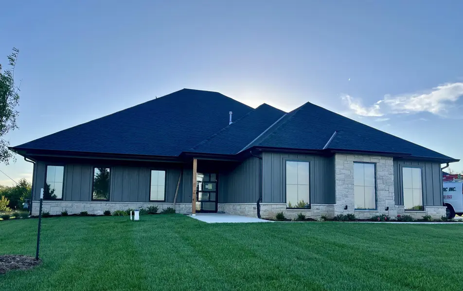 240 S Cedar Hill Boulevard, Valley Center, KS 67147