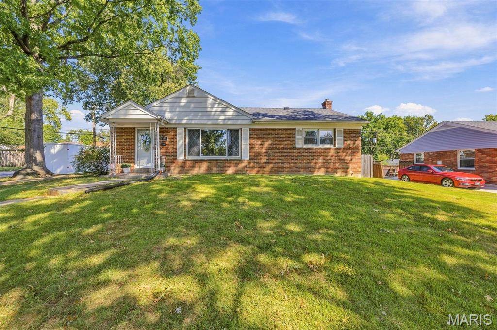 8035 Braddock DR, University City, MO 63130