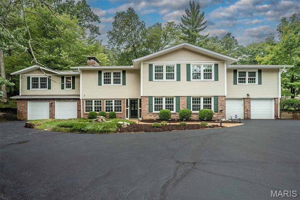 1471 Wilton LN, Kirkwood, MO 63122