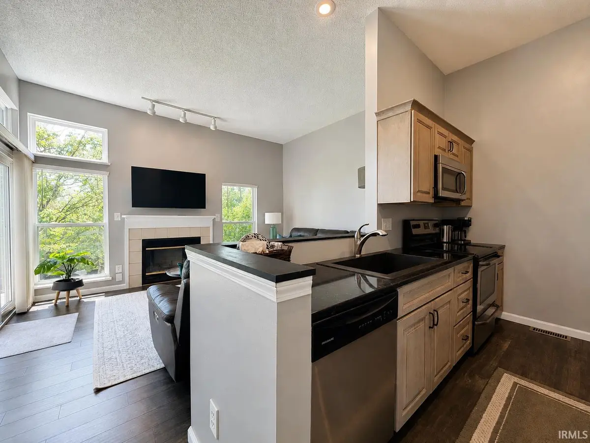 9668 S Bay Pointe CT #77, Bloomington, IN 47401