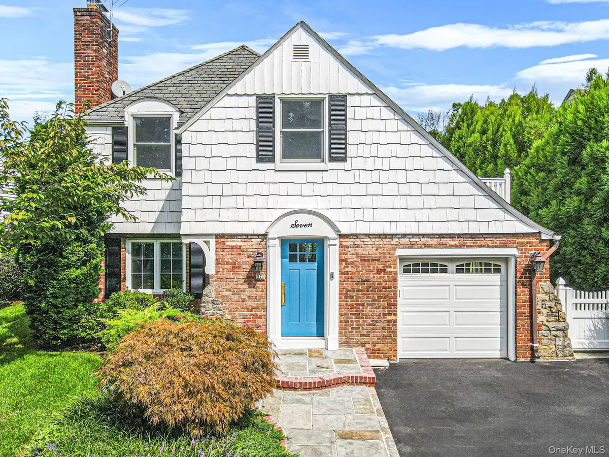7 Highmeadow RD, Manhasset, NY 11030