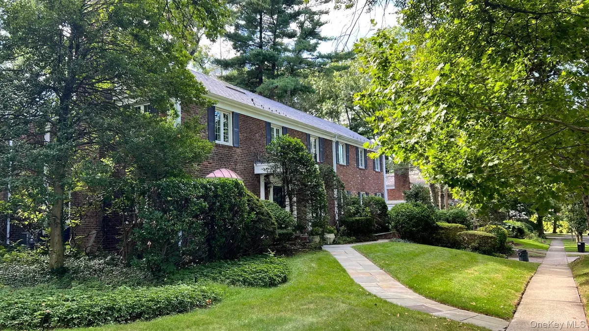 9 Dorset RD, Great Neck, NY 11020