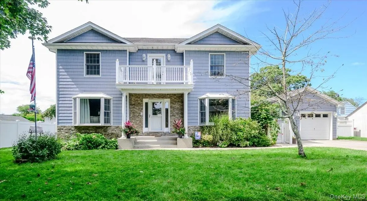 24 William AVE, Islip, NY 11751