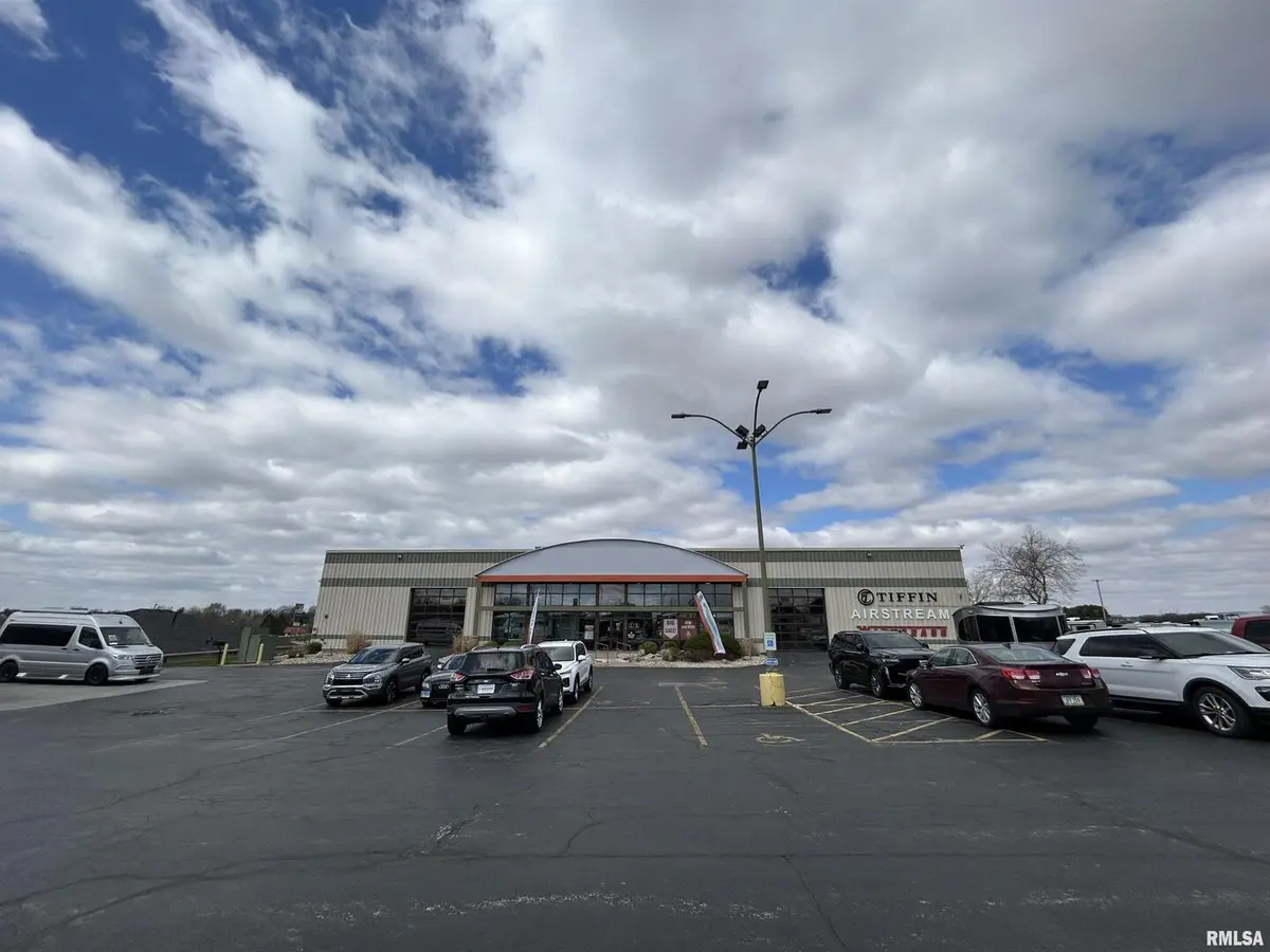 5120 N Brady ST, Davenport, IA 52806