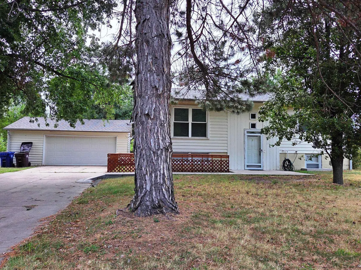 214 S Goering, Moundridge, KS 67107