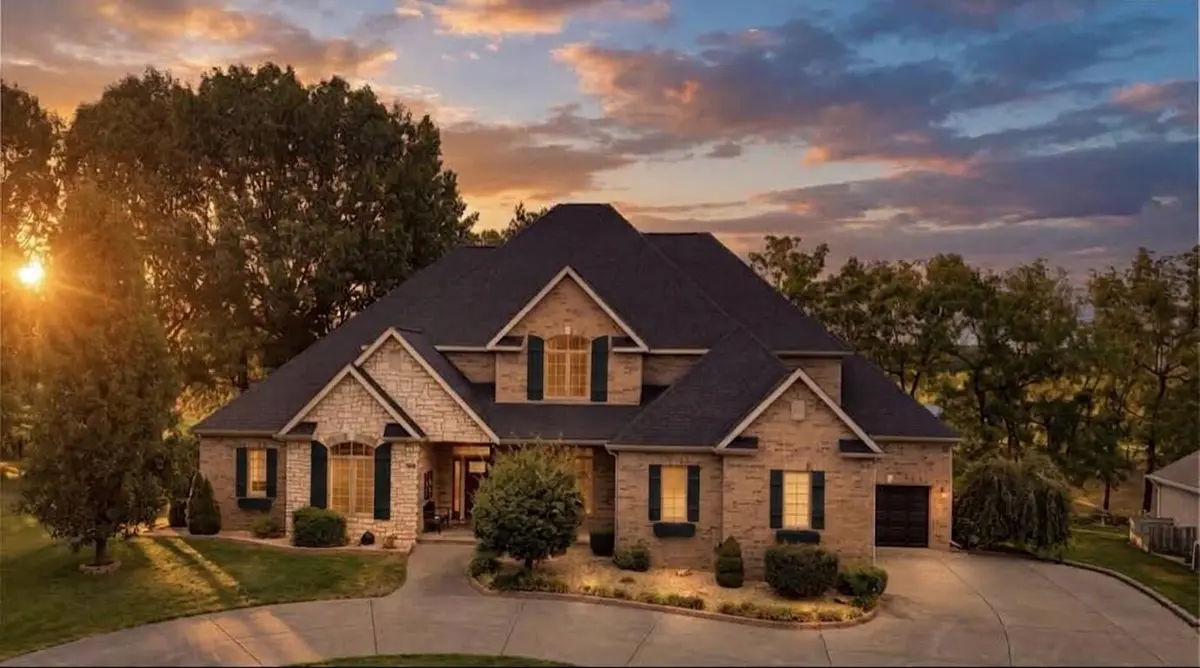 109 E Metalwood DR, Republic, MO 65738