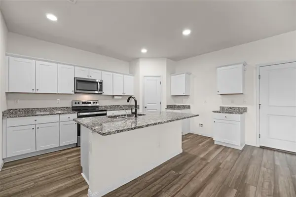 305 Red Fish LN, Hutto, TX 78634