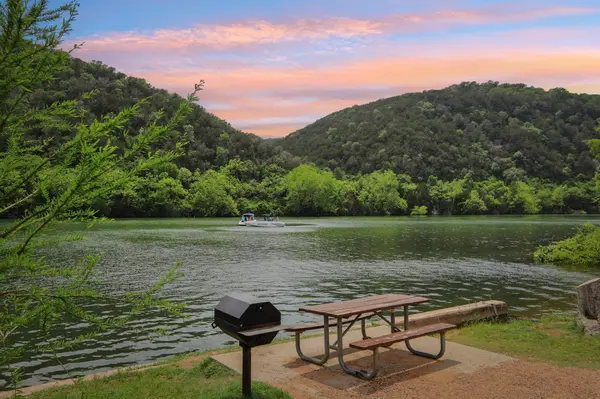 1106 Minnie DR, Austin, TX 78732