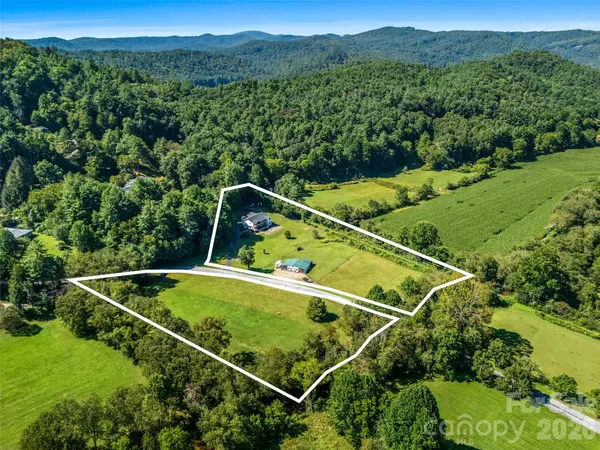 202 Morgan DR, Penrose, NC 28766