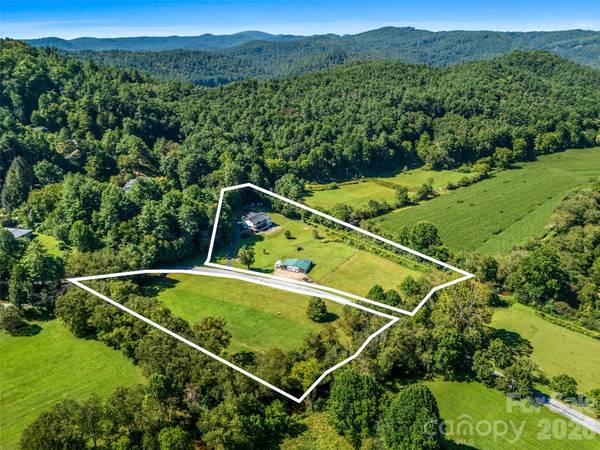 202 Morgan DR, Penrose, NC 28766