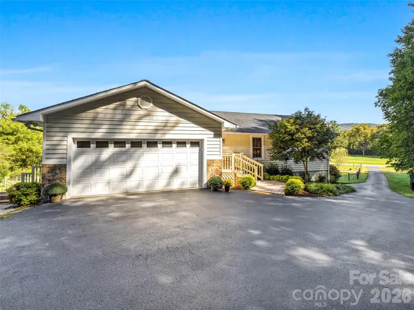 202 Morgan DR, Penrose, NC 28766