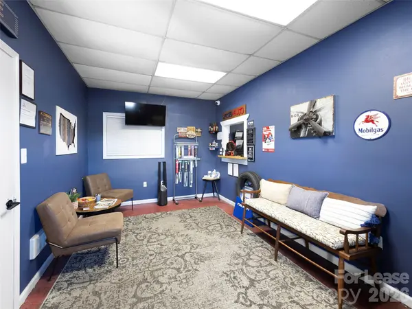 2109 Spartanburg HWY, East Flat Rock, NC 28726