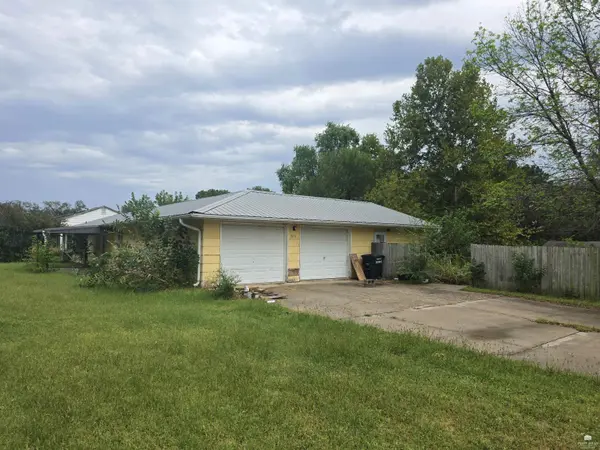 908 Grant AVE, Clay Center, KS 67432