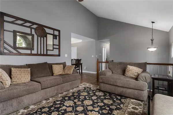 10636 N Holmes ST, Kansas City, MO 64155