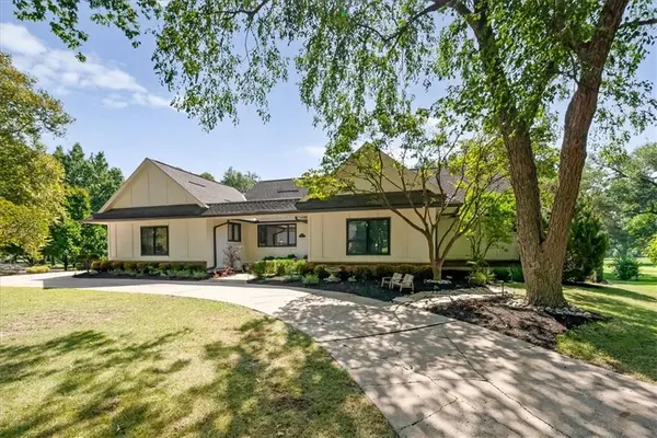 12809 Pembroke CIR, Leawood, KS 66209