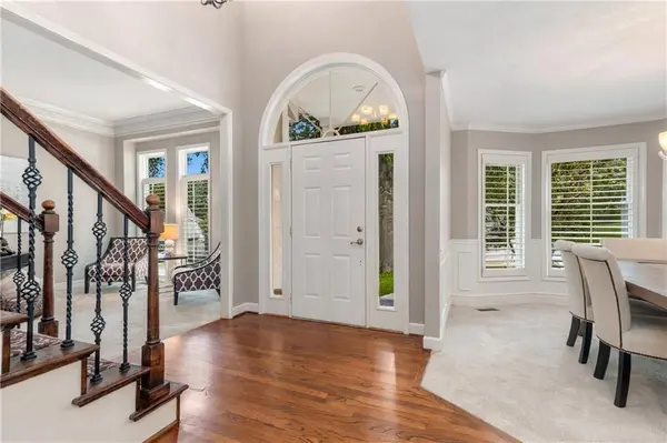 5512 Meadow Lake ST, Parkville, MO 64152