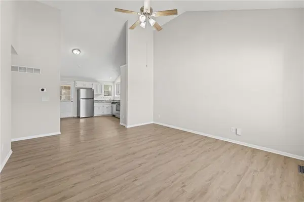 1052 NE Queens CT, Lee's Summit, MO 64064