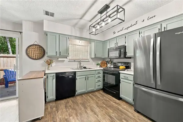 6045 NE Moonstone DR, Lee's Summit, MO 64064