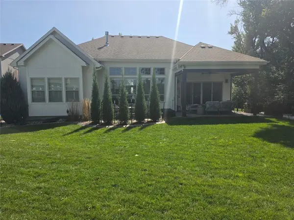 15882 W 165th TER, Olathe, KS 66062