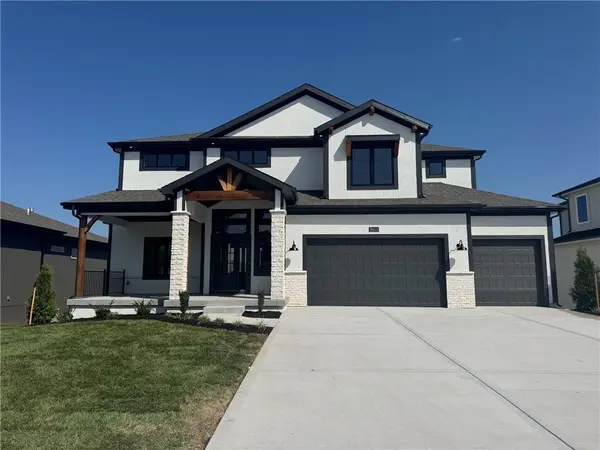 18613 Mohawk LN, Overland Park, KS 66085