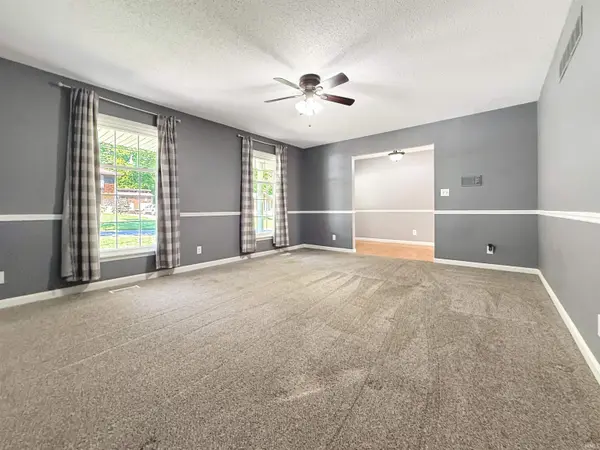 5200 Kenwood DR, Newburgh, IN 47630