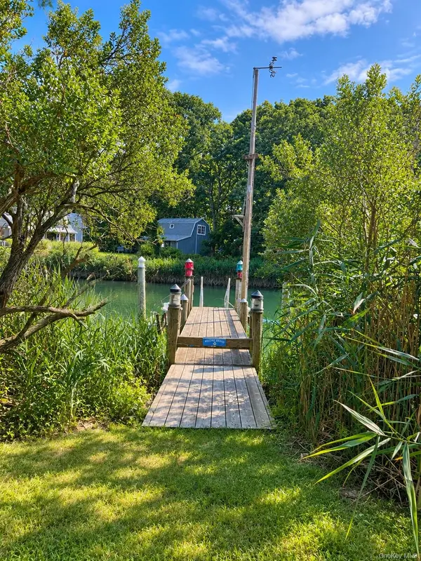 7 Wheeler RD, Shelter Island, NY 11965