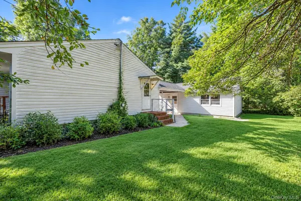 90 Daly RD, East Northport, NY 11731