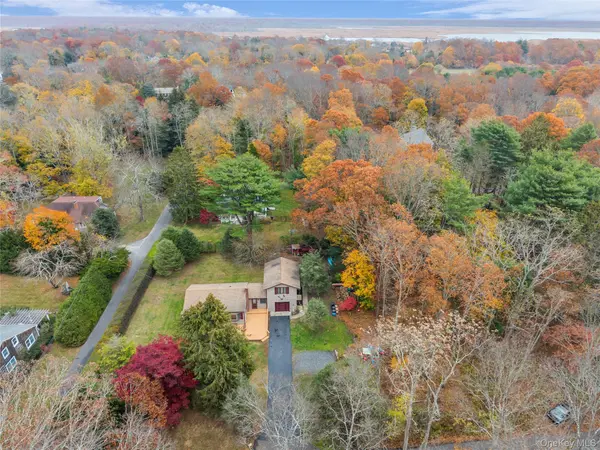 17 Hawkins LN, Brookhaven, NY 11719