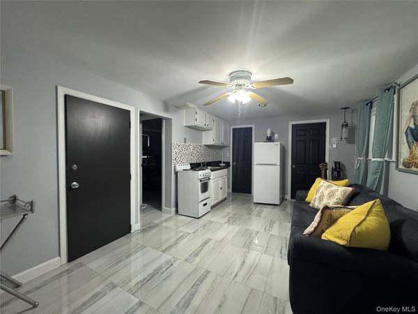 6A James ST, Huntington Station, NY 11746
