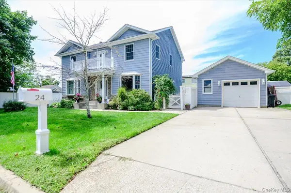 24 William AVE, Islip, NY 11751