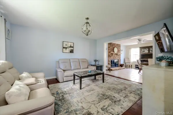 24 William AVE, Islip, NY 11751