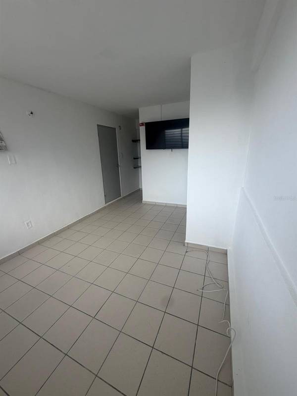 2214 CALLE 18 #A, Carolina, PR 00985